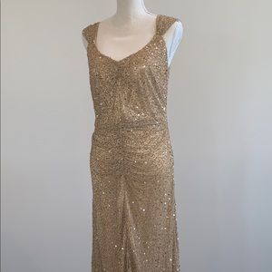 Vestido dorado en lentejuelas